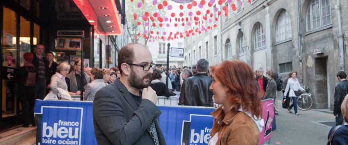 Le réalisateur Borja Cobeaga avant la présentation de son film "No controles" - Cinéma Katorza