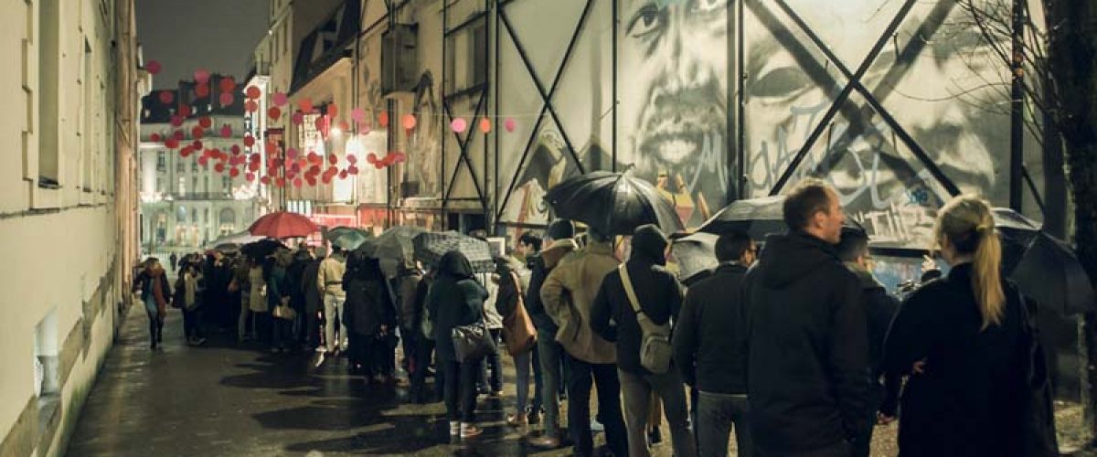 Le public du Festival prêt à entrer en salle