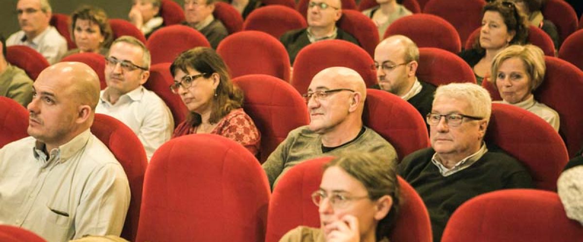 Le Jury Documentaire en salle : Ricardo Aldarondo (Président du Jury), critique de cinéma et de musique, journaliste culture de "El Diario Vasco" et "Fotogramas, Odette Martínez-Maler, professeur de Civilisation Espagne contemporaine à l'Université de Montpellier, Antonio Altarriba, essayiste, romancier, critique et scénariste de bande dessinée, Juan Ojeda, journaliste et directeur du Colegio de España