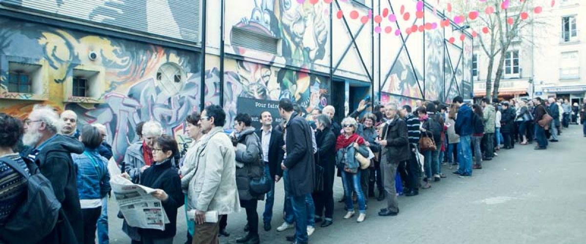 Le public du Festival du Cinéma Espagnol de Nantes prêt à entrer en salle