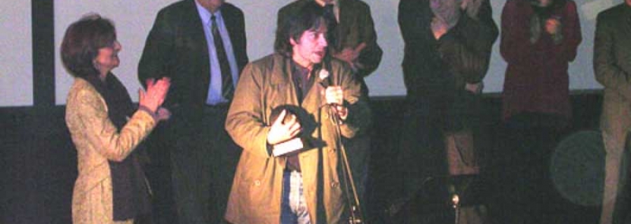 Enrique Urbizu reçoit le Prix Jules Verne du Meilleur Film pour « La vida mancha », 2004