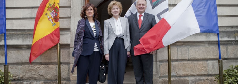 Marisa Paredes avec Jean-Marc Ayrault et Pilar Martínez-Vasseur, 2010